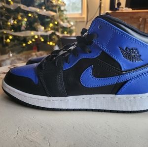 Nike air Jordan 1 "mid hyper royal"